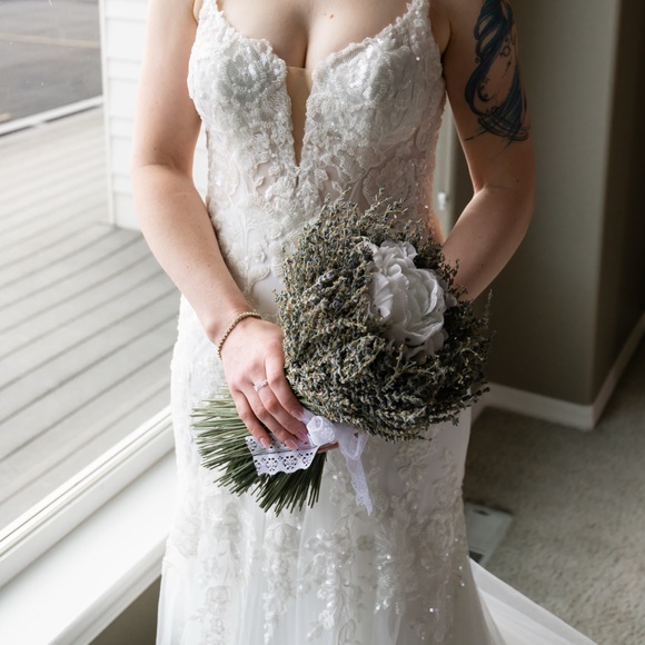 Essence of Australia bridal gown D3395